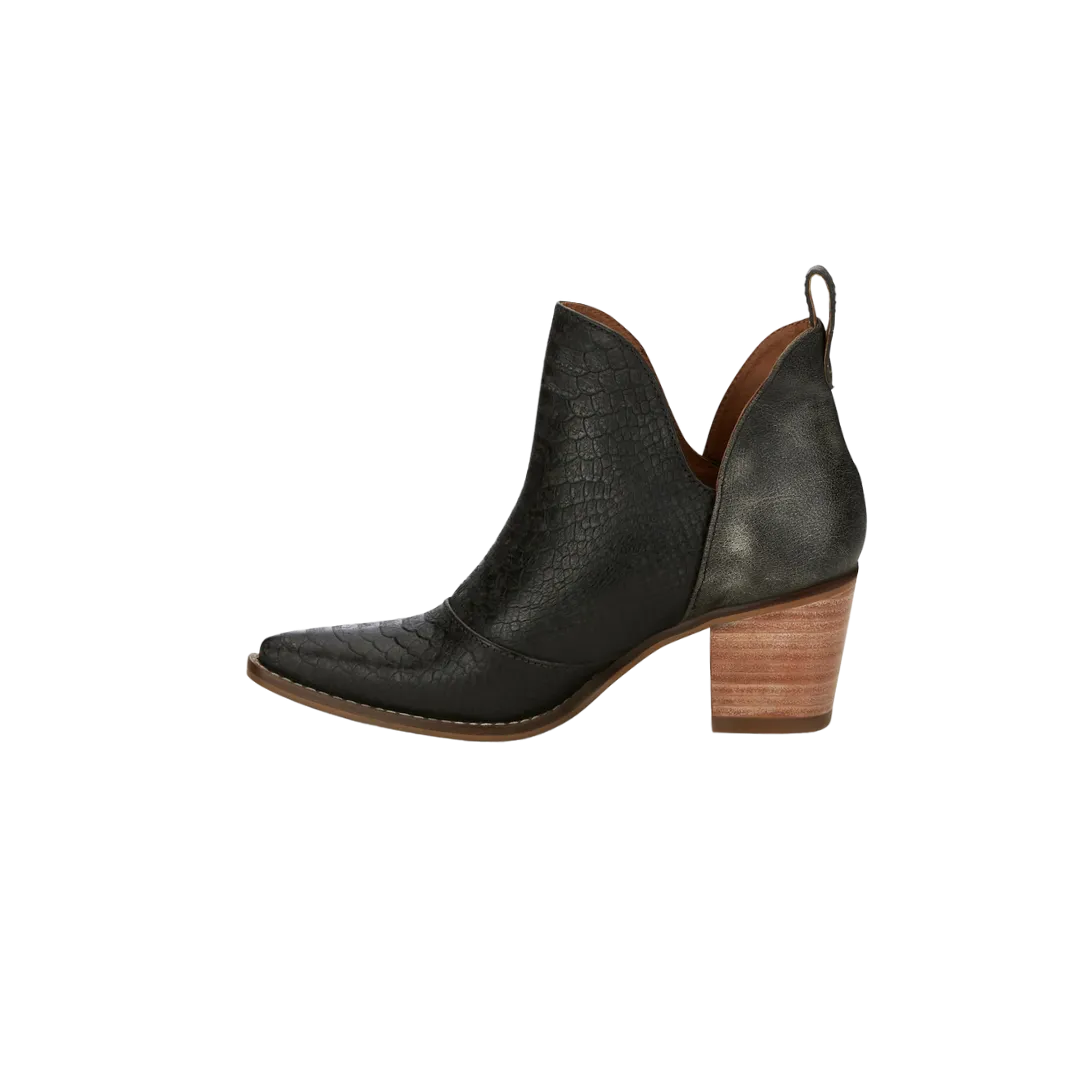 Nocona Women's Micki 5 Pointed Toe Distressed Black Boots