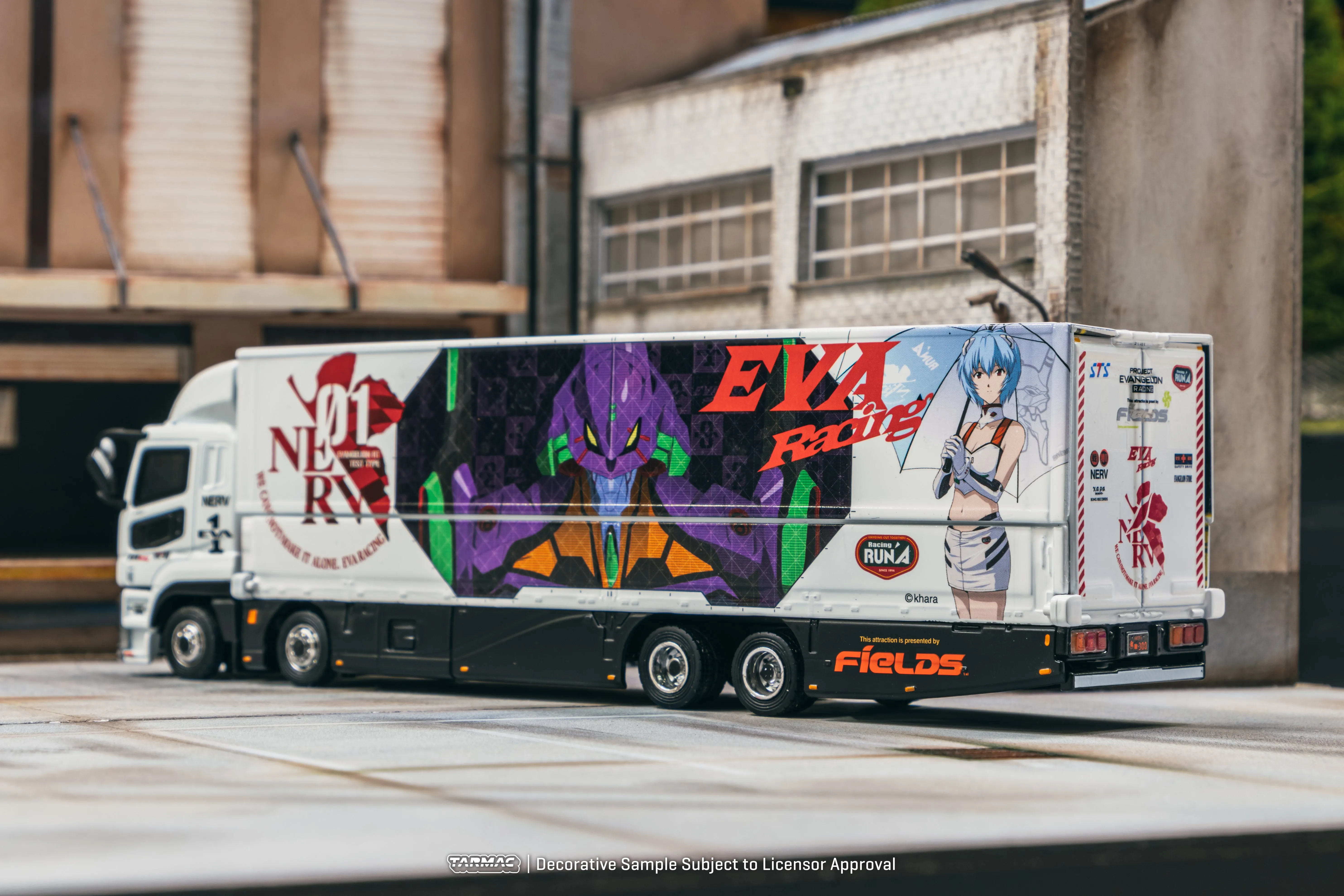 Tarmac Works 1/64 Mitsubishi Fuso Super Great EVA Racing - TRUCK64