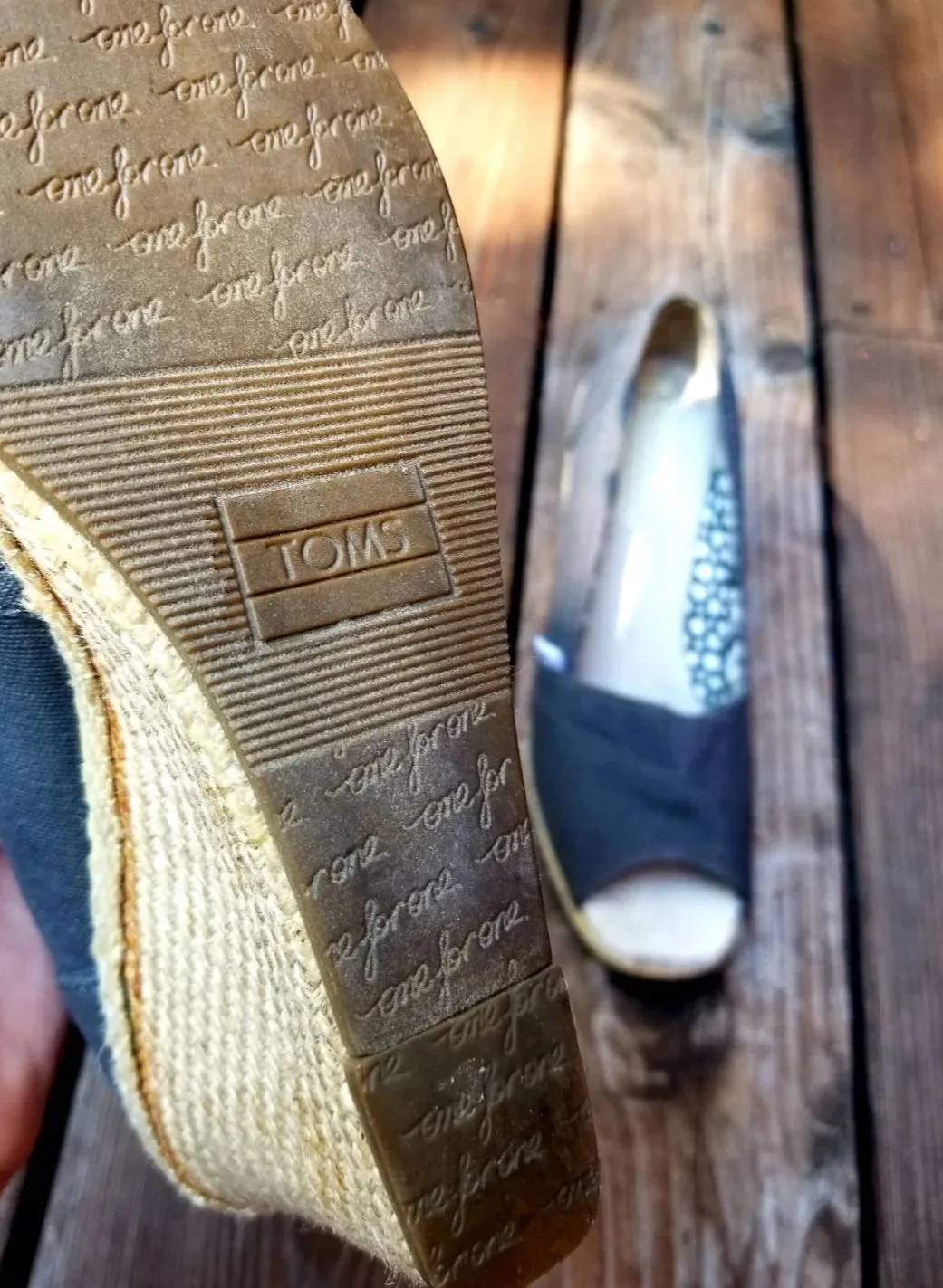 TOMS OPEN TOE WEDGES SIZE W 71/2